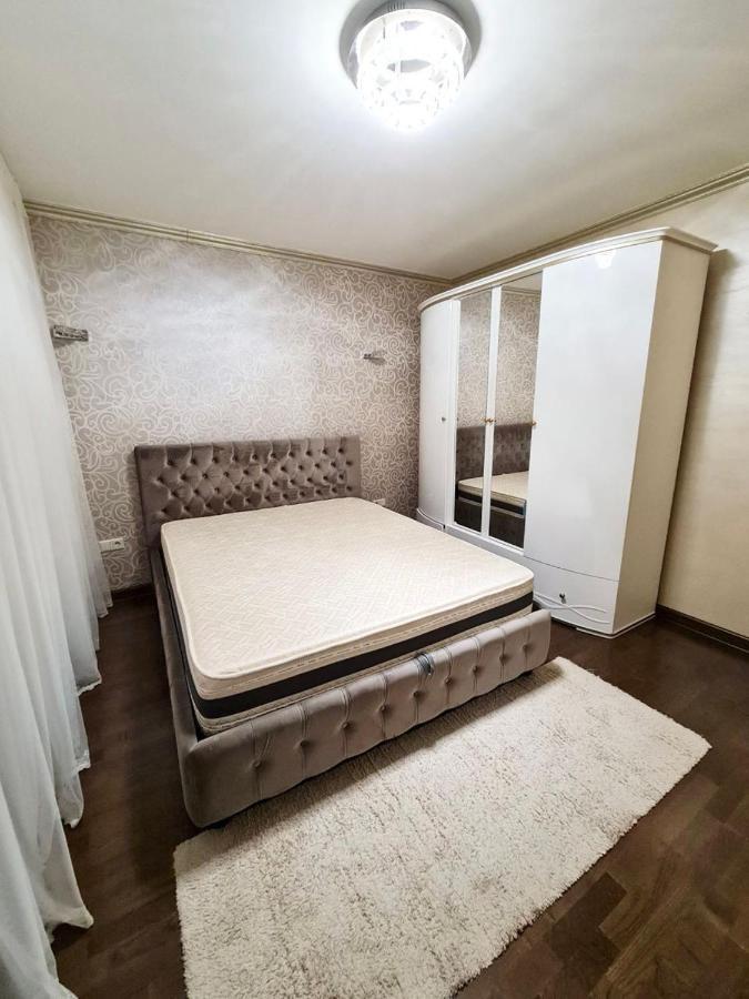 Cathedral Park And Pedestrian Zone Ultracentral Cozy Apartment In キシナウ エクステリア 写真