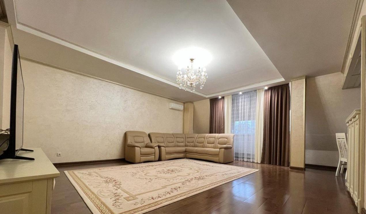 Cathedral Park And Pedestrian Zone Ultracentral Cozy Apartment In キシナウ エクステリア 写真