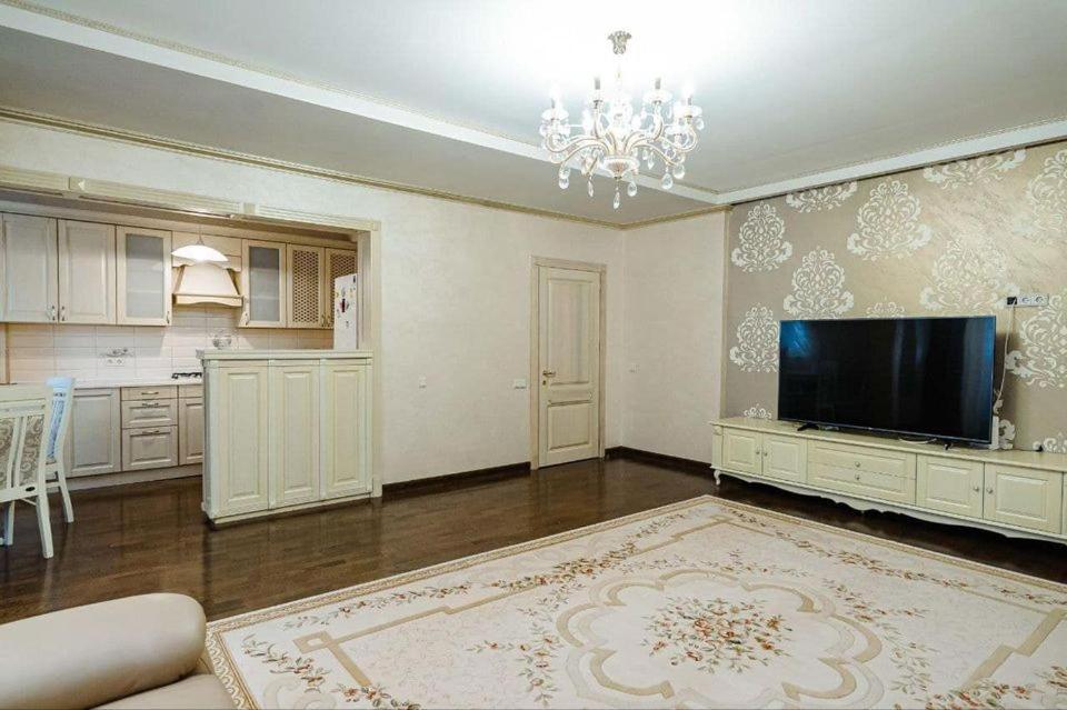 Cathedral Park And Pedestrian Zone Ultracentral Cozy Apartment In キシナウ エクステリア 写真