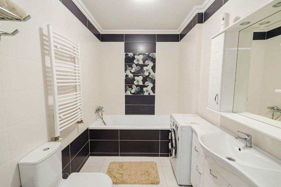 Cathedral Park And Pedestrian Zone Ultracentral Cozy Apartment In キシナウ エクステリア 写真