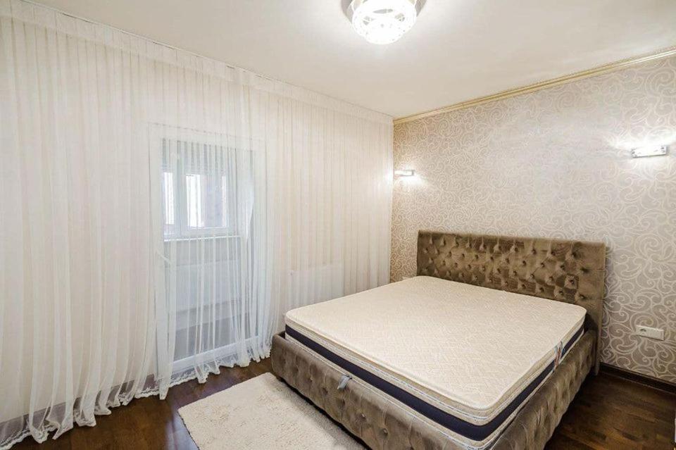 Cathedral Park And Pedestrian Zone Ultracentral Cozy Apartment In キシナウ エクステリア 写真